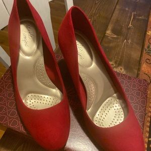 Women’s Dex Flex comfort red heels.